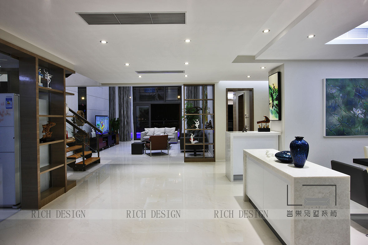 熙龍灣別墅過(guò)度客廳裝修欣賞圖