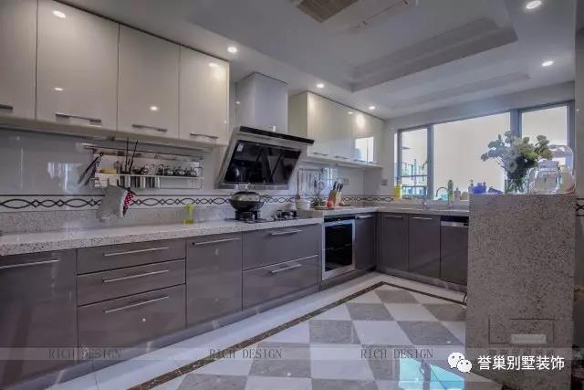 西城上筑現(xiàn)代簡(jiǎn)約廚房裝飾效果圖