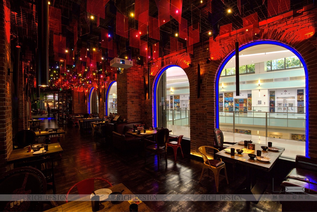 現(xiàn)代音樂(lè)餐廳裝潢實(shí)景圖角度一 現(xiàn)代音樂(lè)餐廳裝潢實(shí)景圖角度一