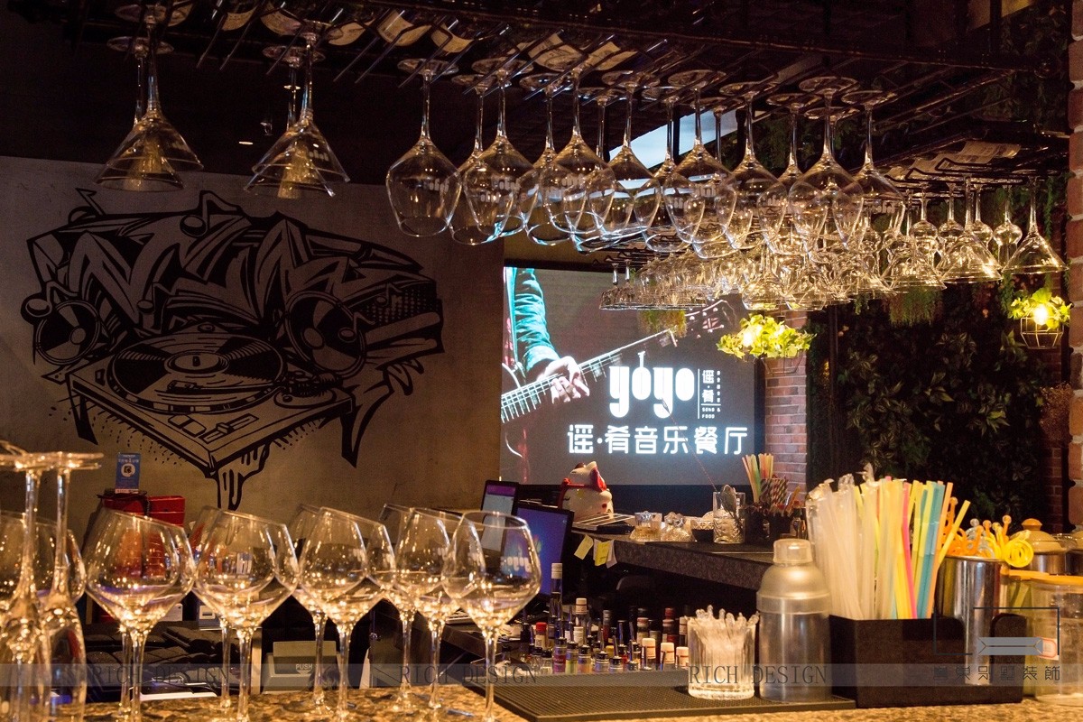 現(xiàn)代音樂(lè)餐廳背景墻裝潢裝飾角度實(shí)景圖 現(xiàn)代音樂(lè)餐廳背景墻裝潢裝飾角度實(shí)景圖