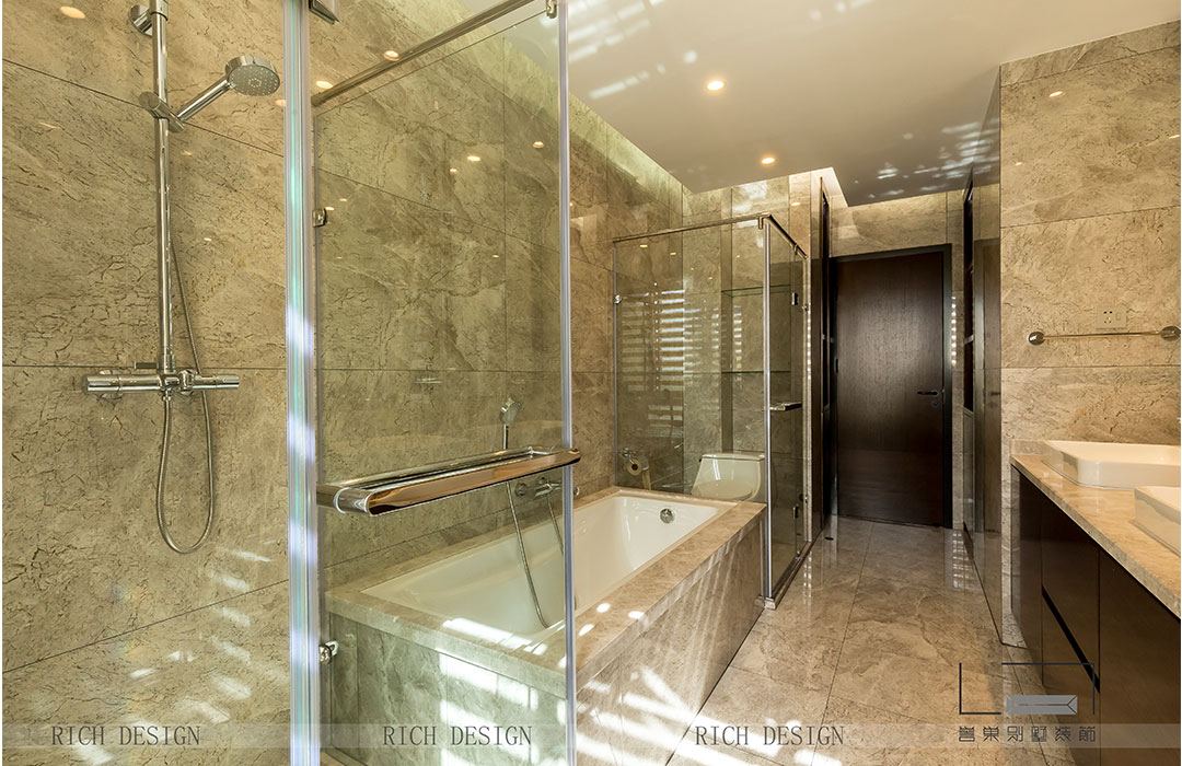 現(xiàn)代風(fēng)衛(wèi)浴實(shí)景圖.jpg 現(xiàn)代風(fēng)衛(wèi)浴實(shí)景圖.jpg